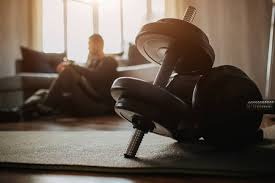 米格尔·卡布瑞拉在 2021 年击出生涯第 500 支本垒打，老虎球迷全体起立致敬